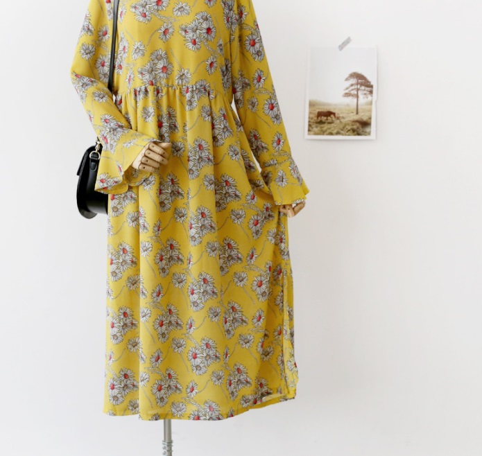 New Women Dress Feminine Lovely Horn Sleeves Flowe