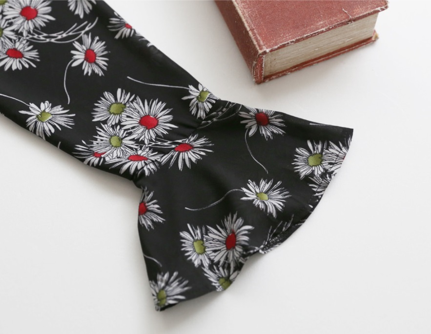 New Women Dress Feminine Lovely Horn Sleeves Flowe