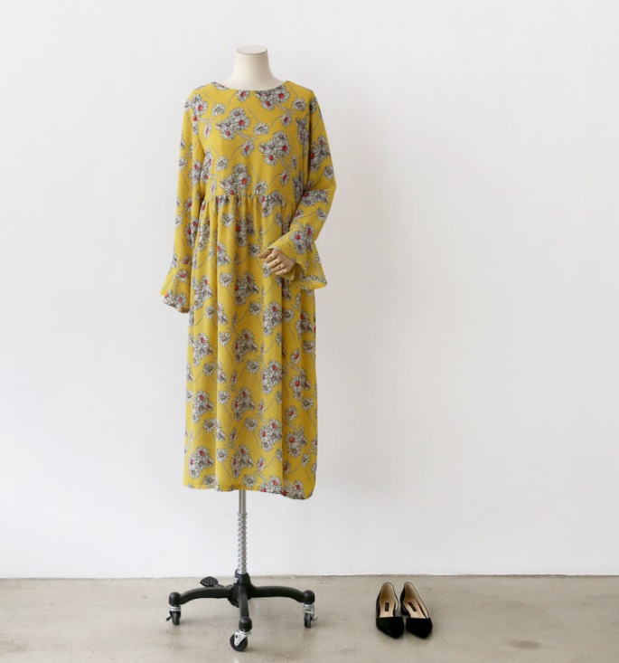 New Women Dress Feminine Lovely Horn Sleeves Flowe