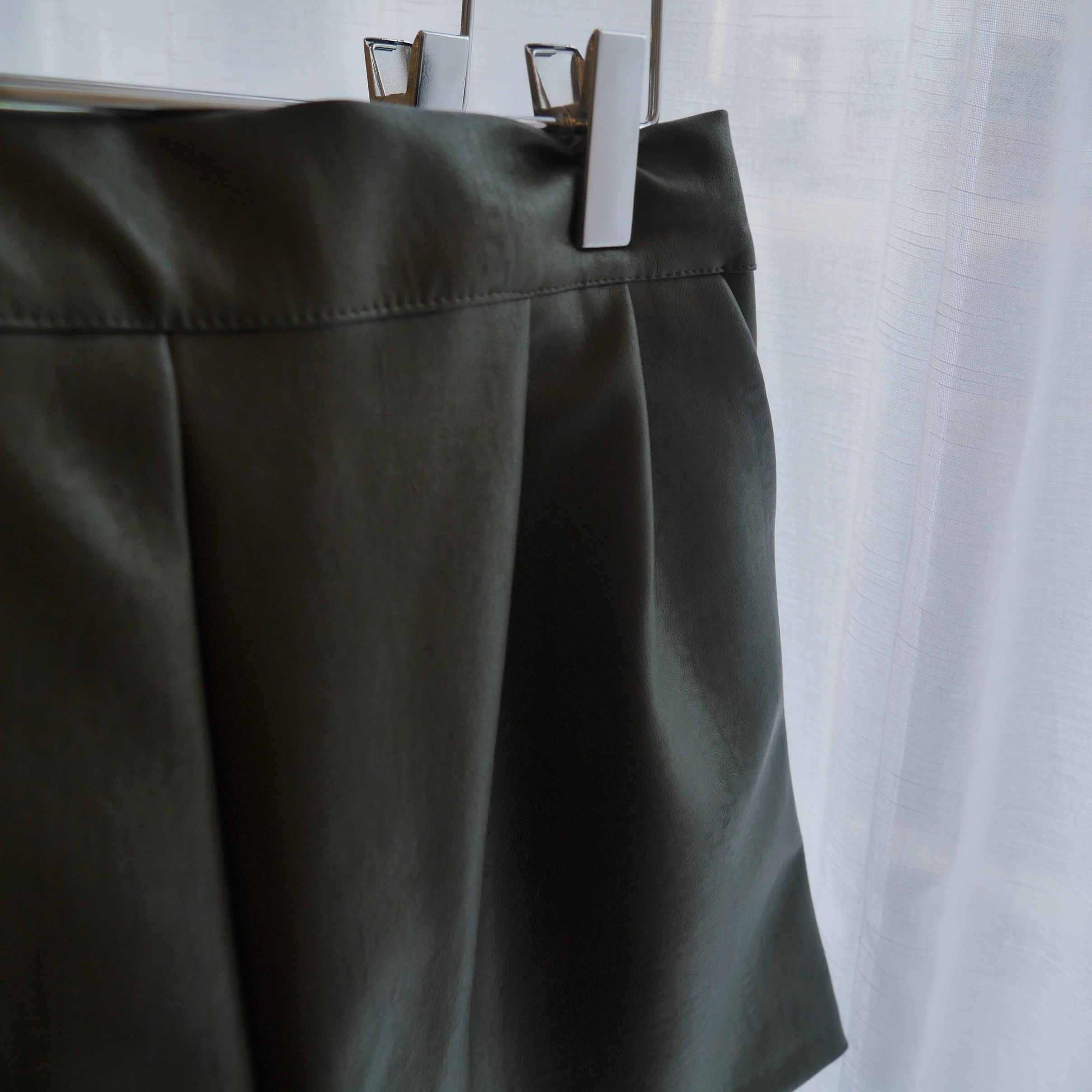 Women Short Pants A slim line A-line leather short