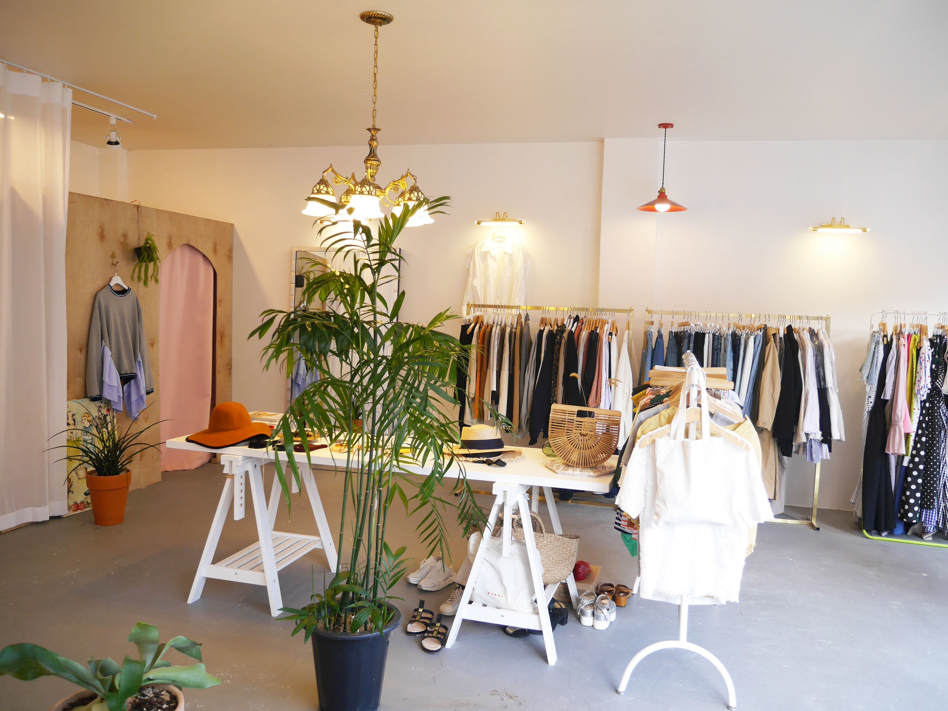 Women Short Pants A slim line A-line leather short