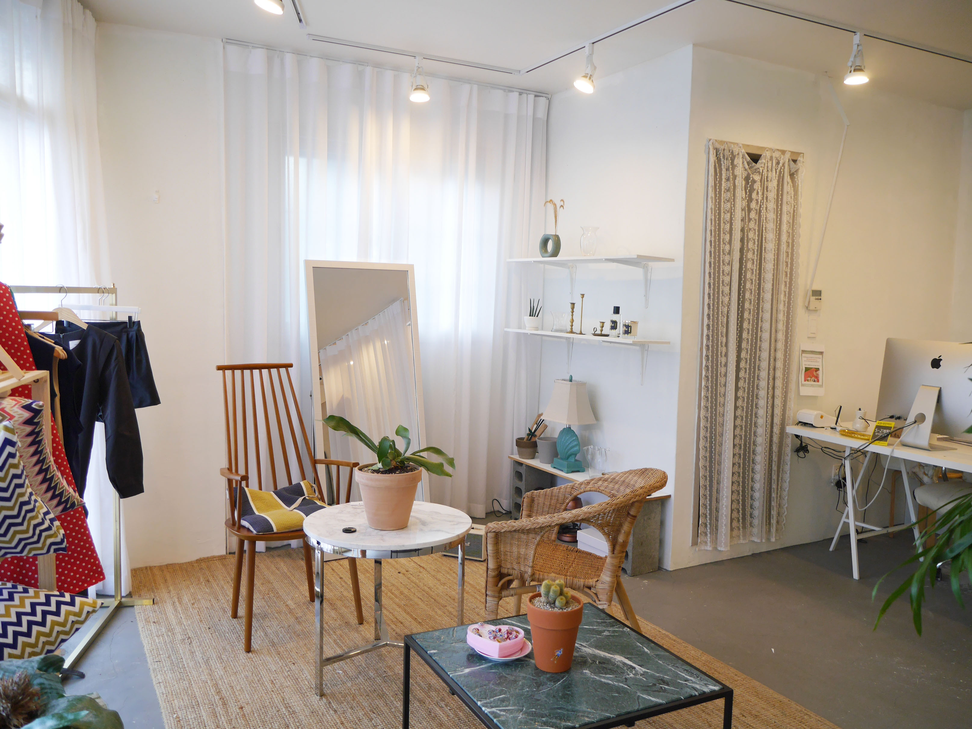 Women Short Pants A slim line A-line leather short