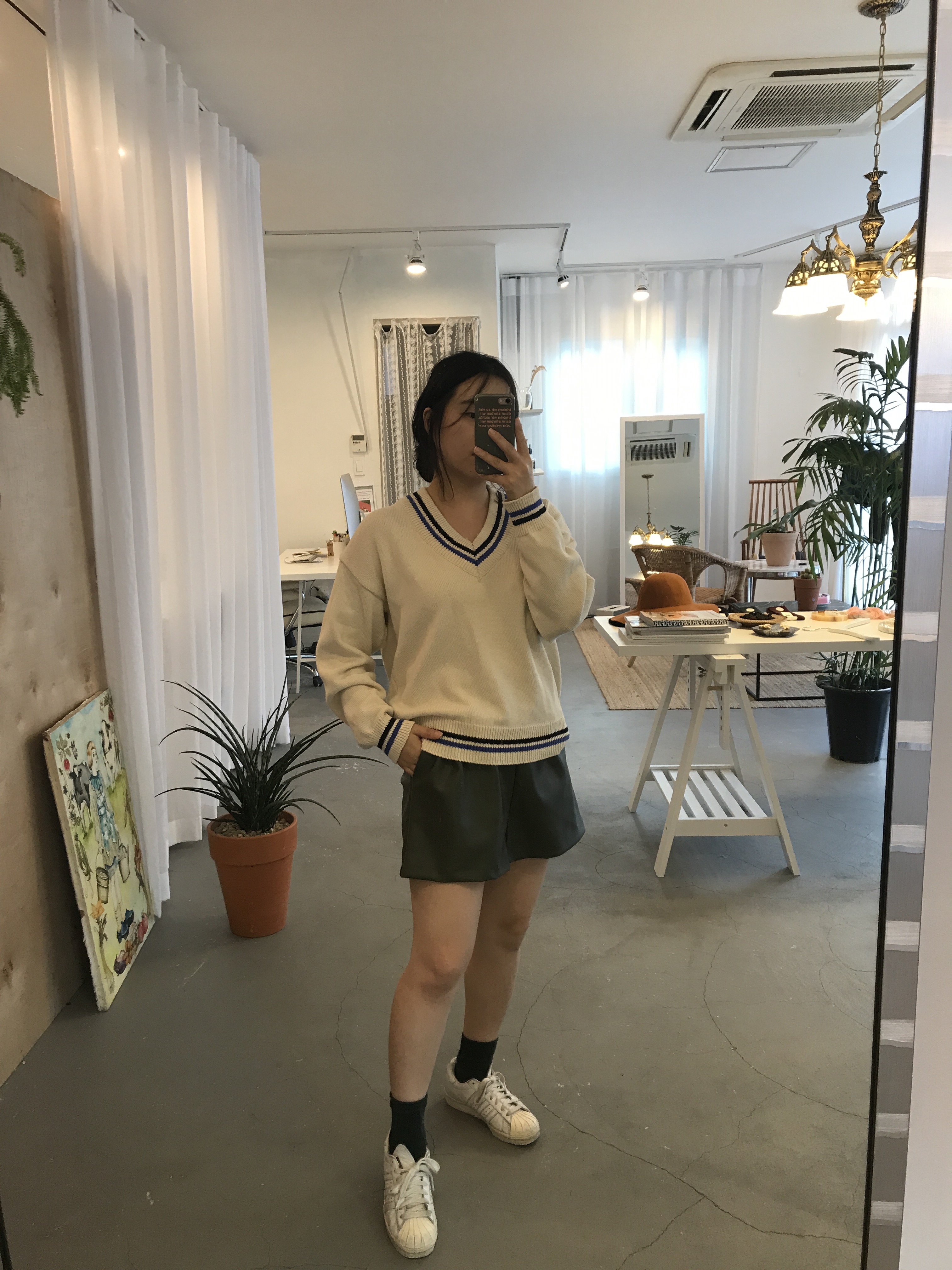 Women Short Pants A slim line A-line leather short