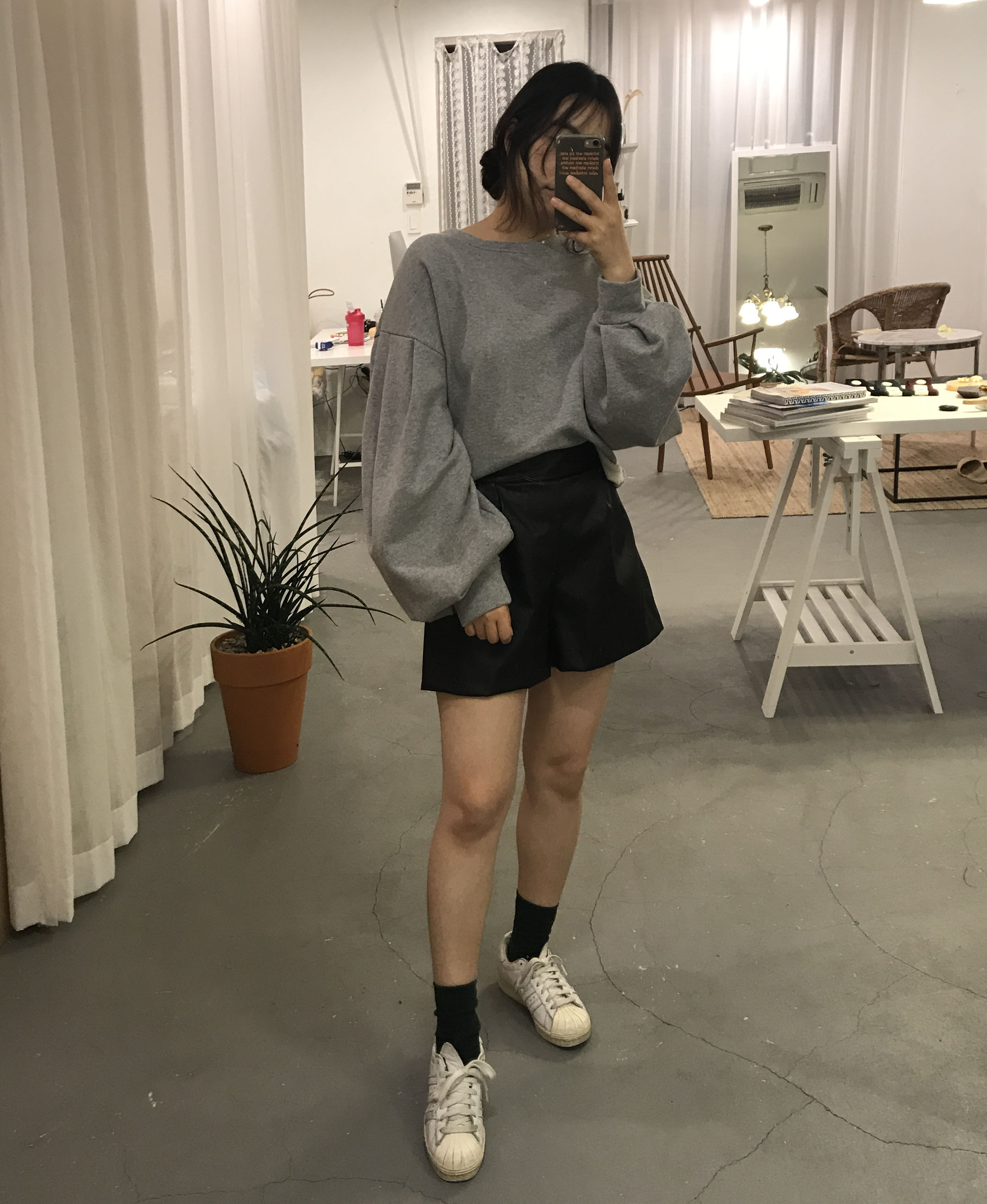 Women Short Pants A slim line A-line leather short