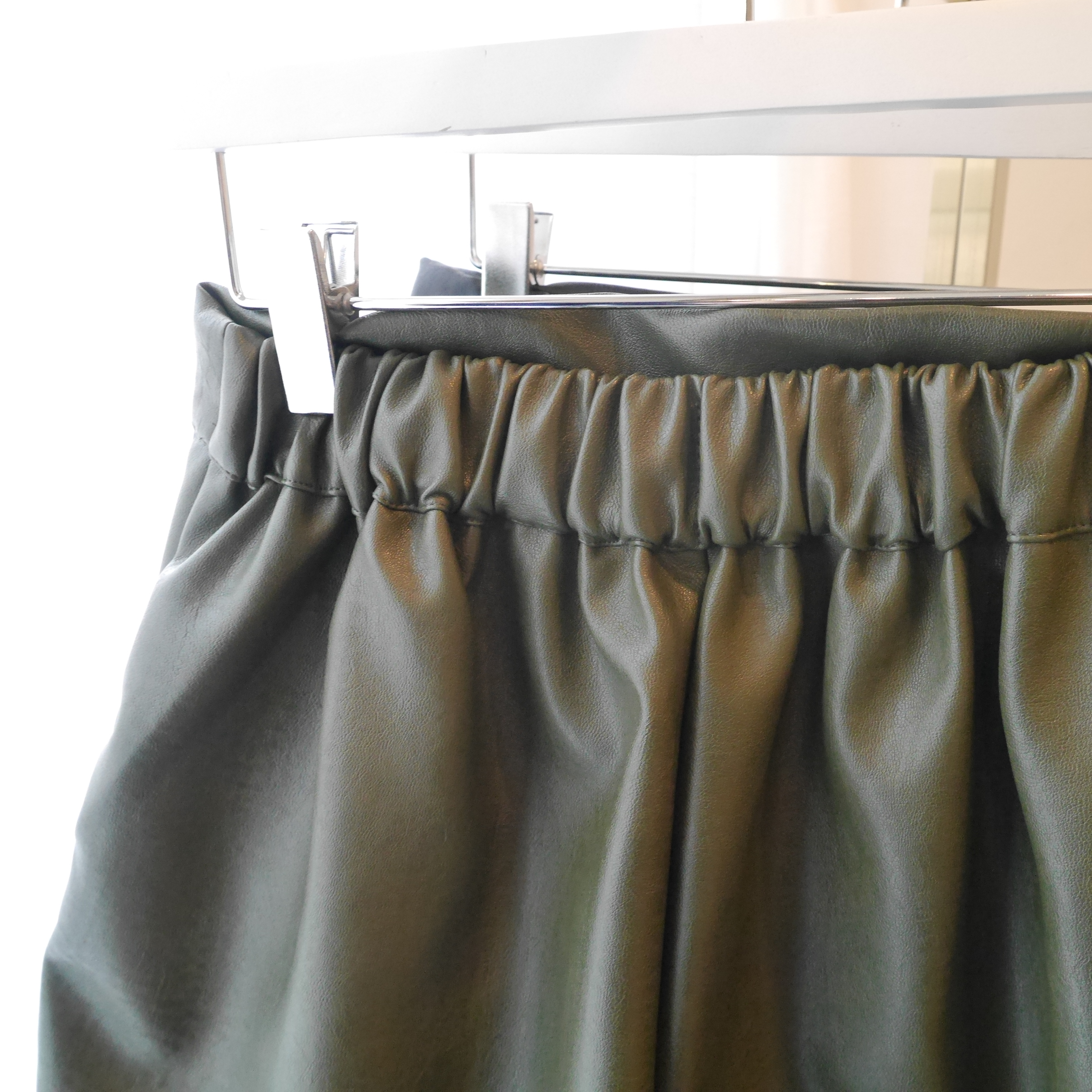 Women Short Pants A slim line A-line leather short