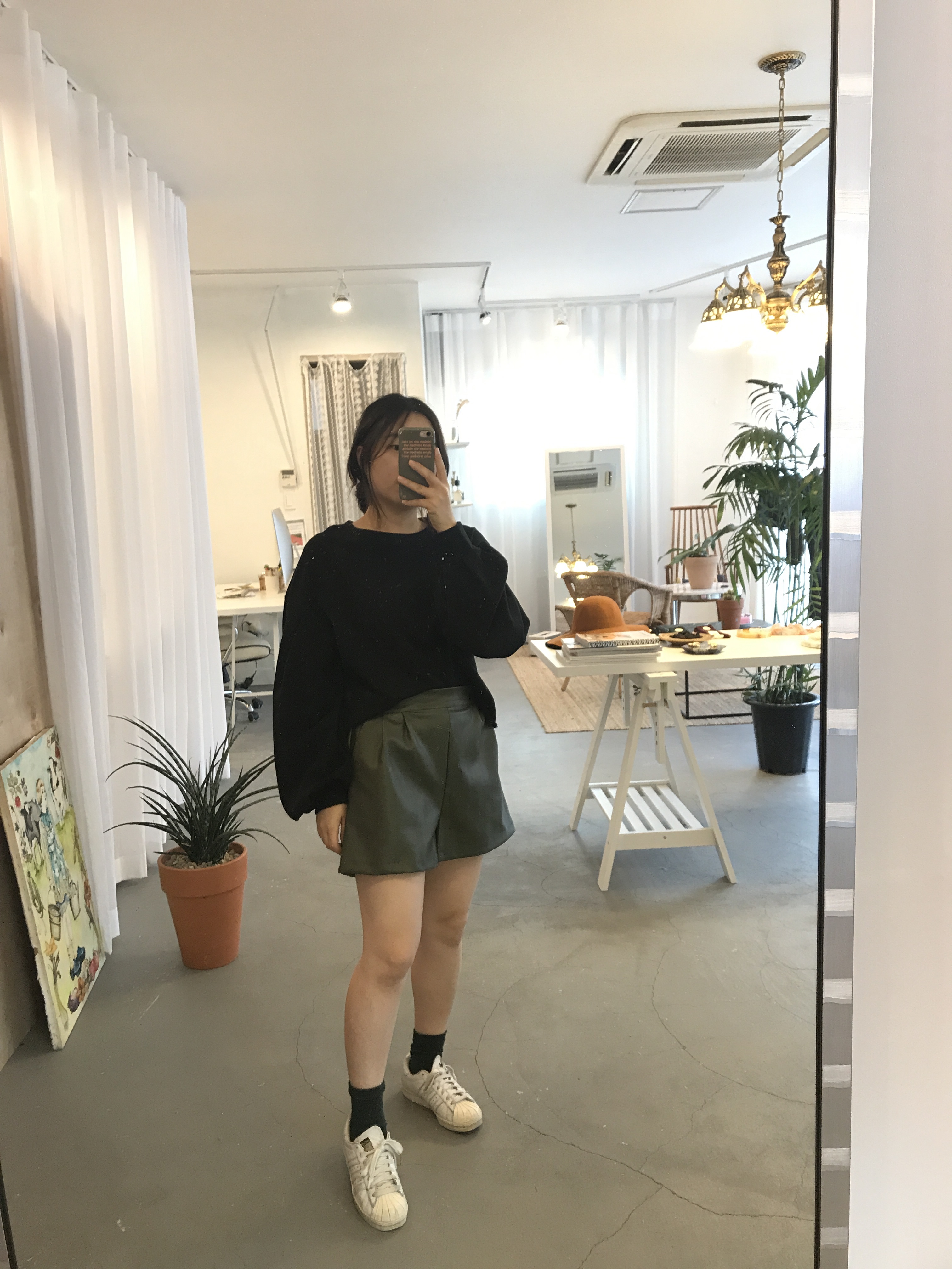 Women Short Pants A slim line A-line leather short