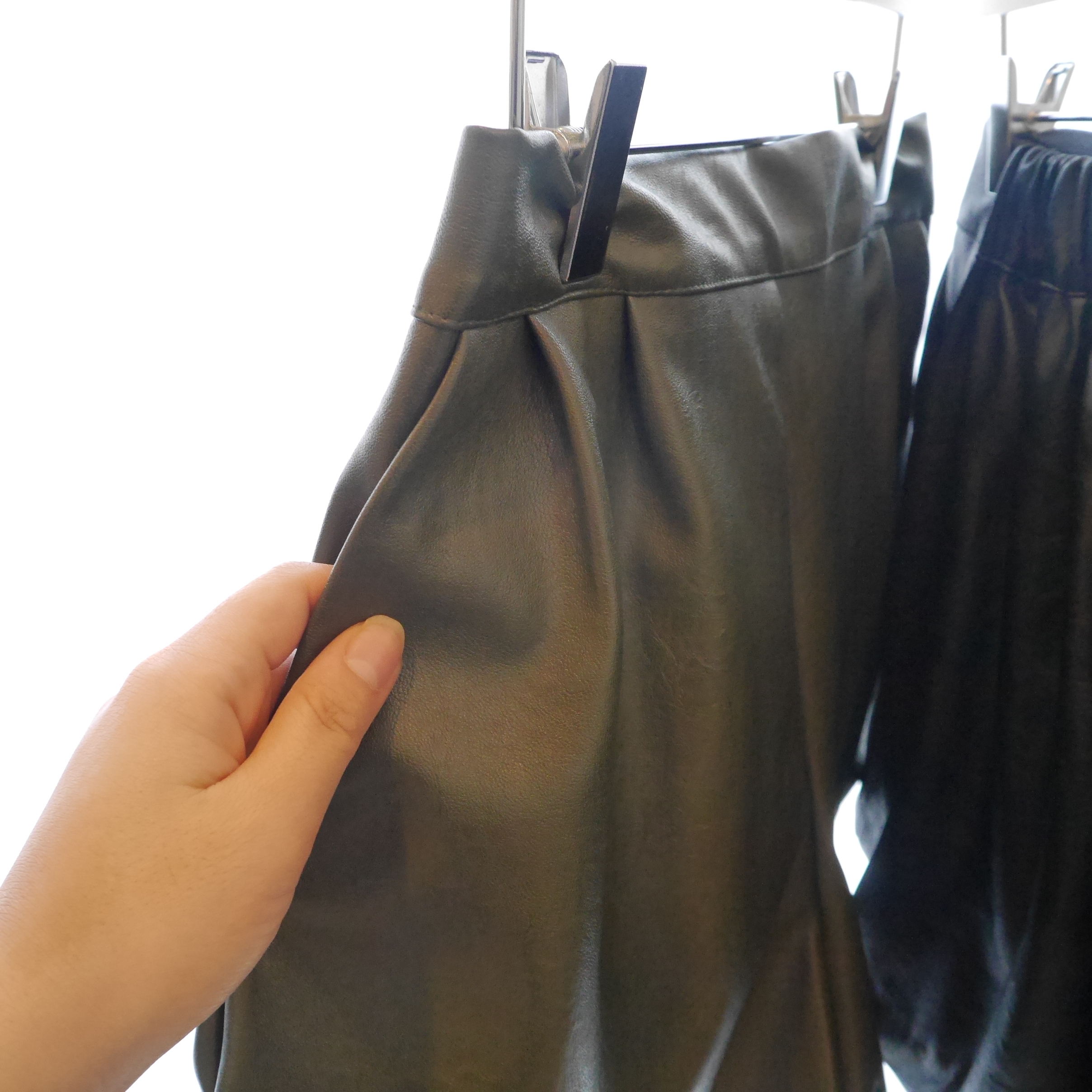 Women Short Pants A slim line A-line leather short