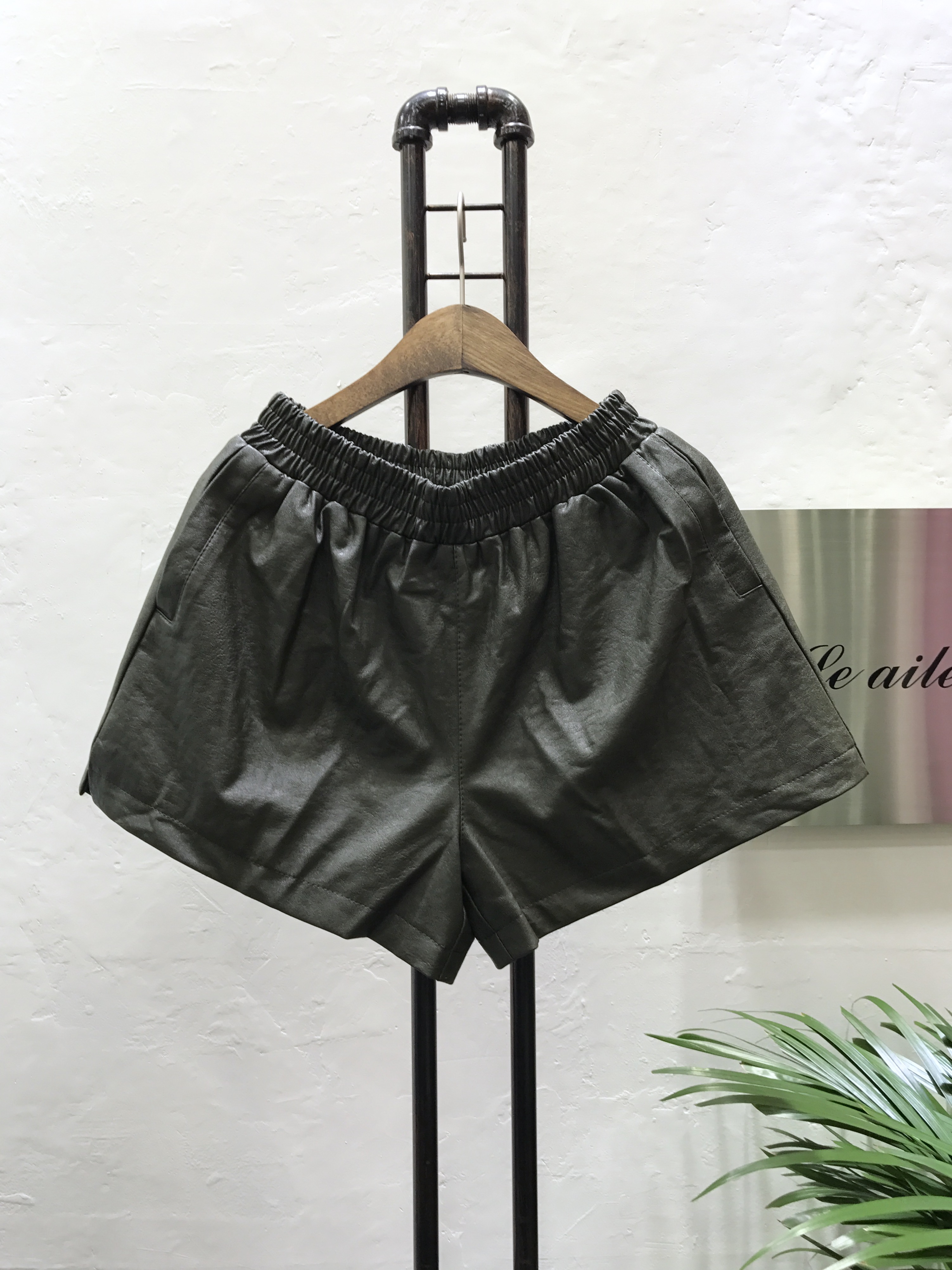 Women Short Pants Bending leather shorts 3color Bl