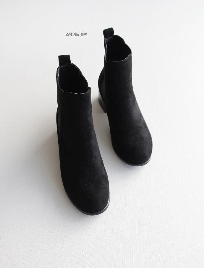 Women's Chelsea Angle Boots Made in Korea Three