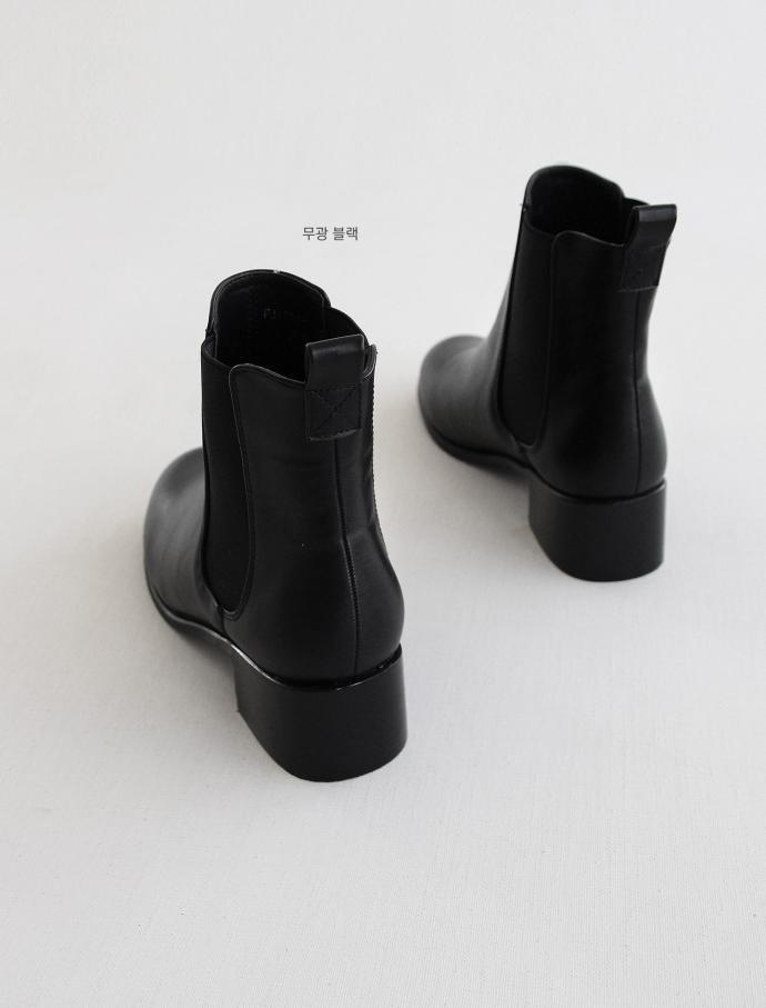 Women's Chelsea Angle Boots Made in Korea Three