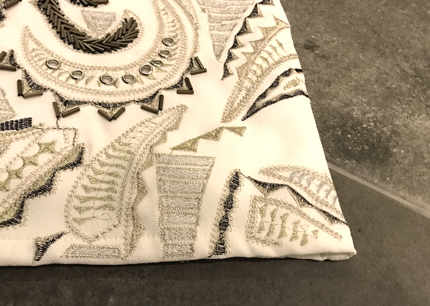 High Quality Luxury Gold Embroidery Stud Mini Skir