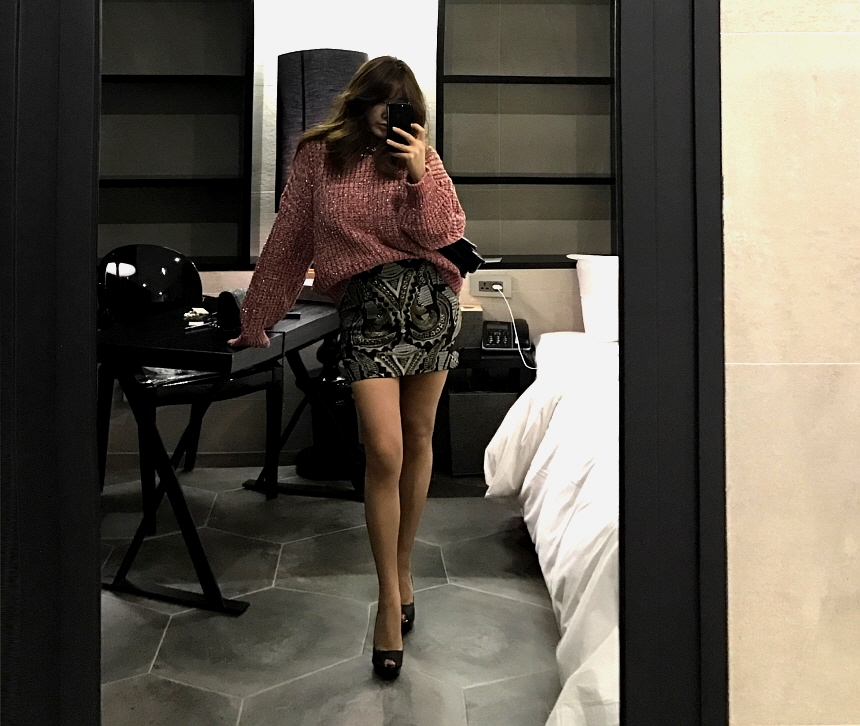 High Quality Luxury Gold Embroidery Stud Mini Skir