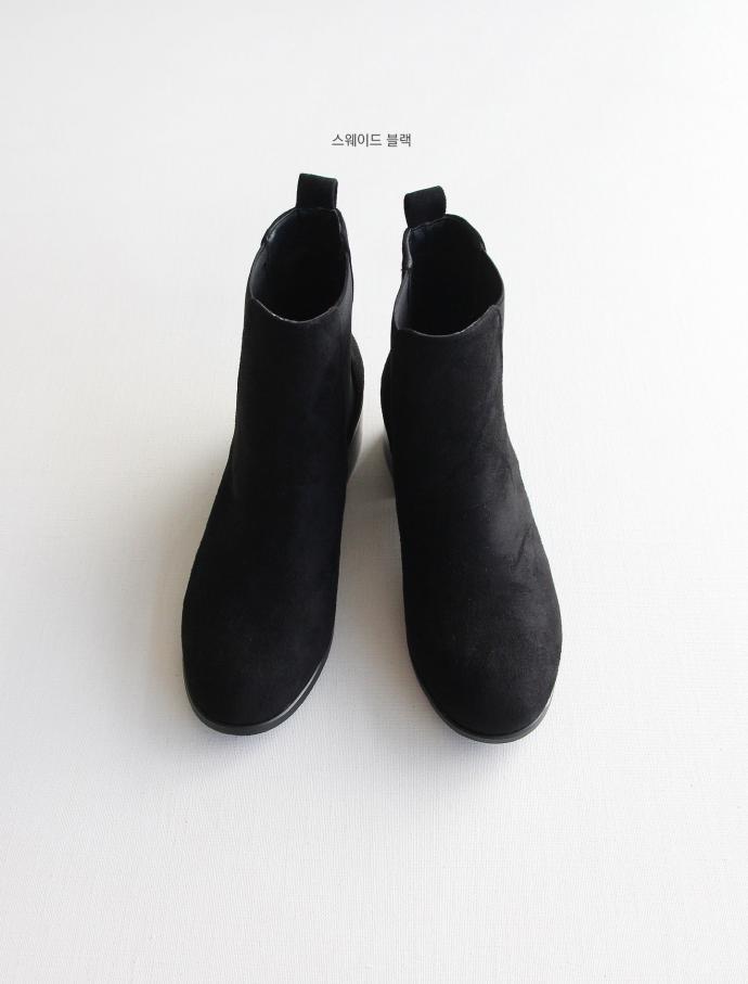 Women's Chelsea Angle Boots Made in Korea Three