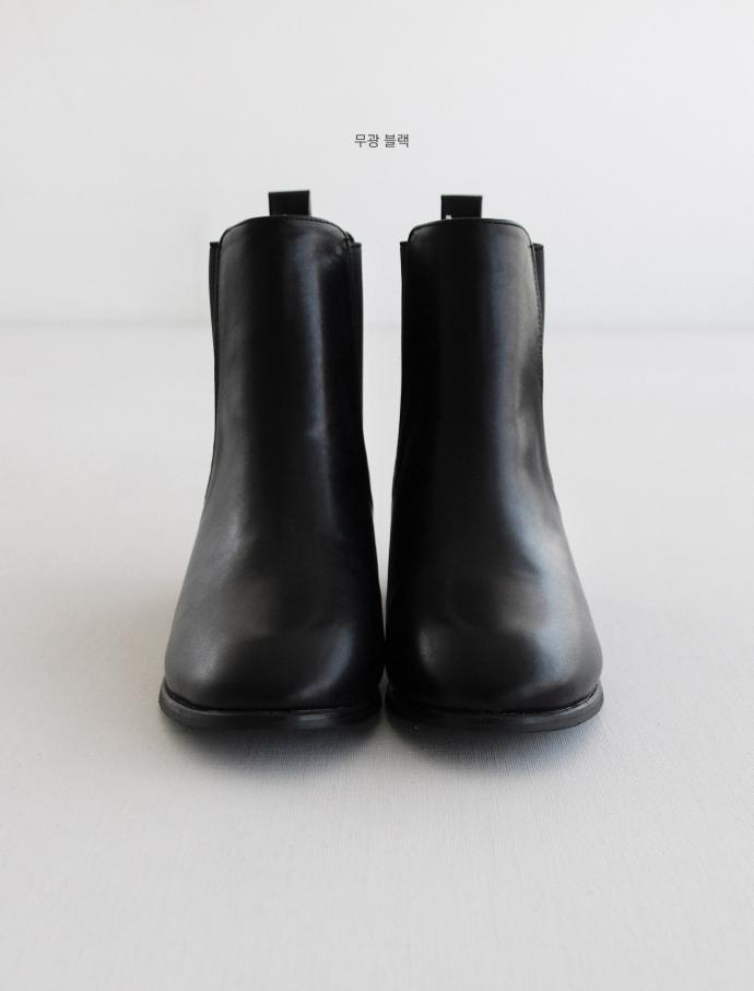 Women's Chelsea Angle Boots Made in Korea Three