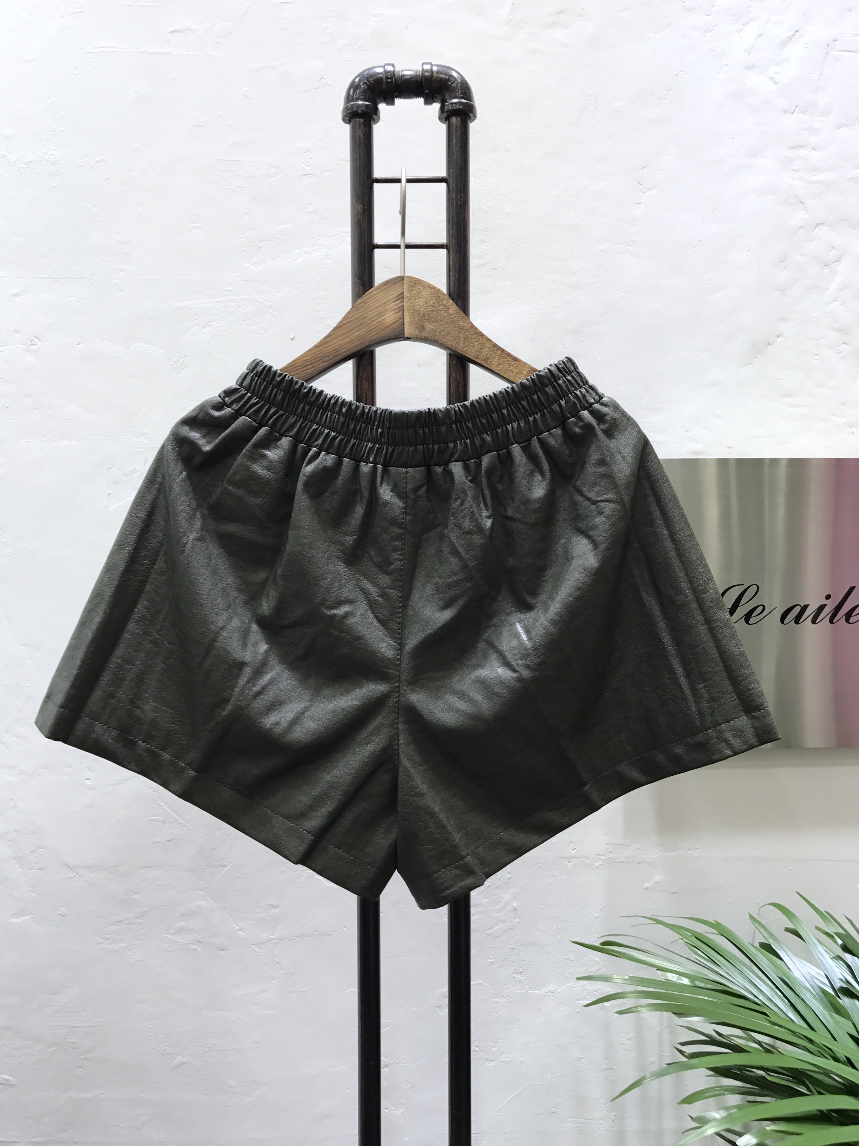 Women Short Pants Bending leather shorts 3color Bl