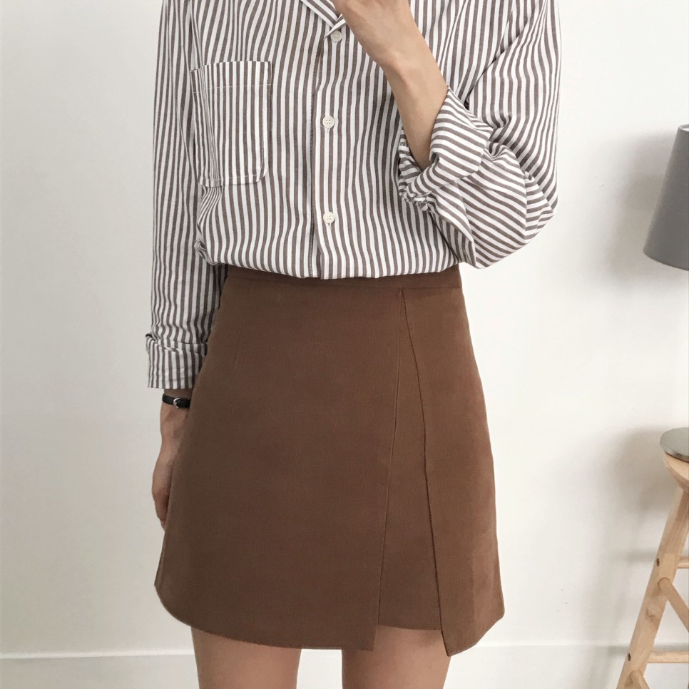 A line fall skirt Brown, black incision 44
