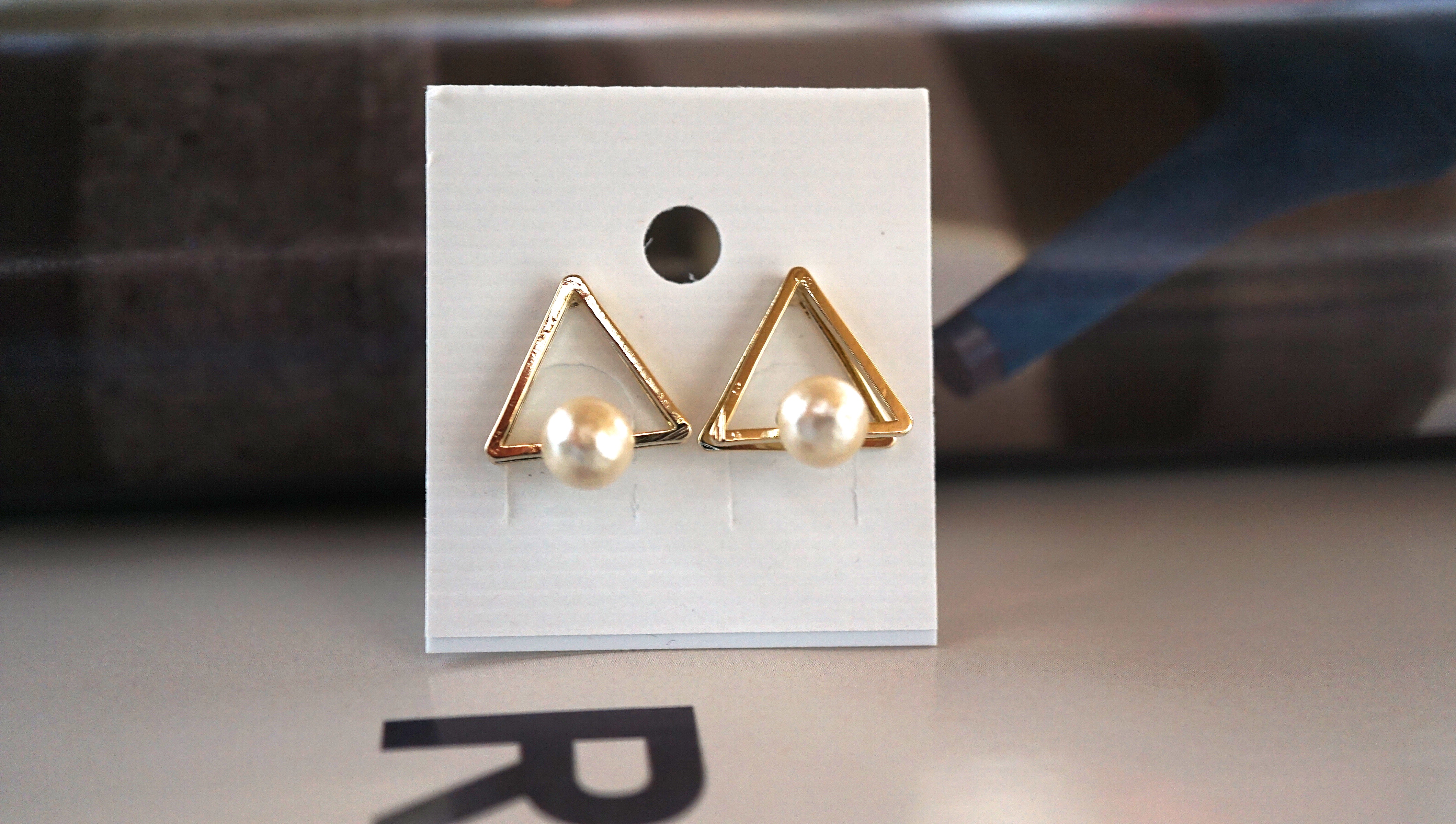 Daily 2F Triangular Cotton Pearl Earring Minimalis