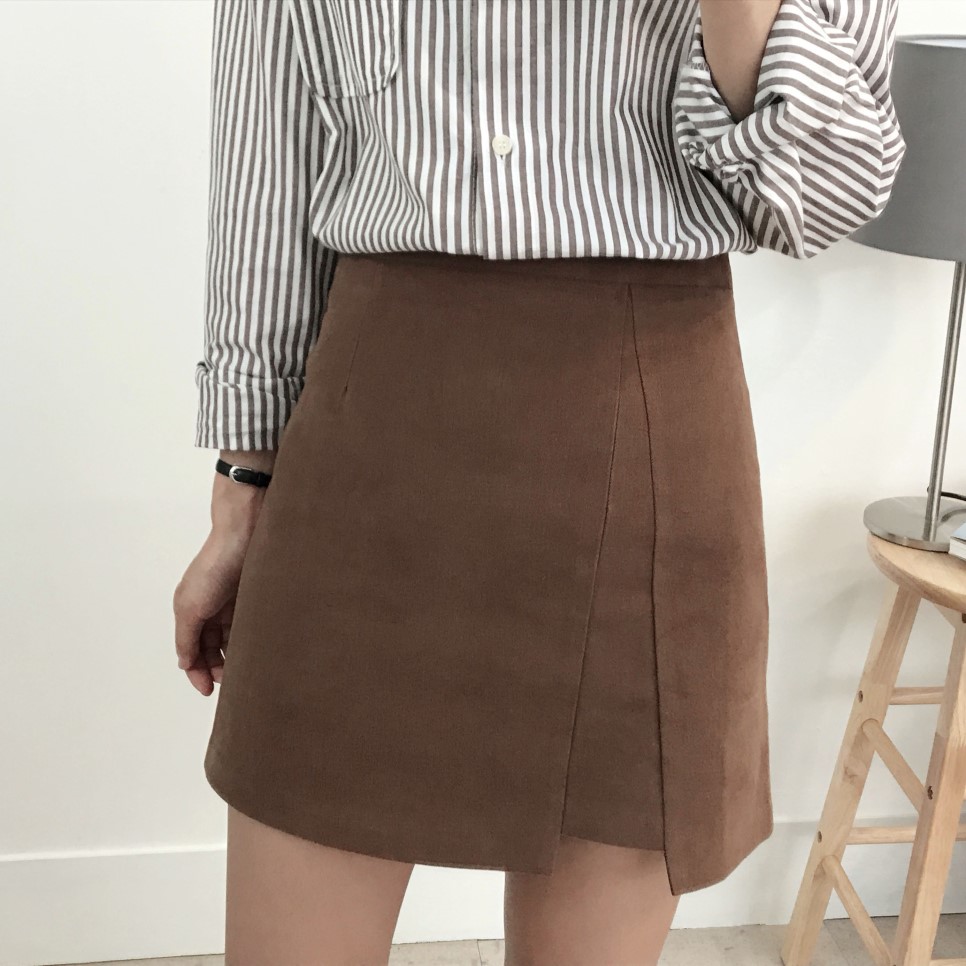 A line fall skirt Brown, black incision 44