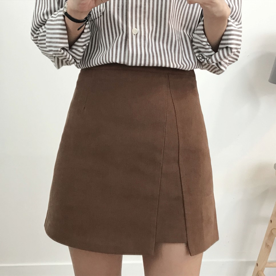 A line fall skirt Brown, black incision 44