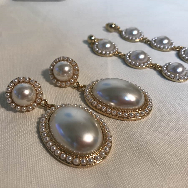 Bold pearl drop earrings Classic eye-catching thre
