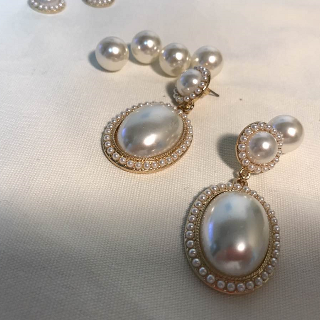 Bold pearl drop earrings Classic eye-catching thre