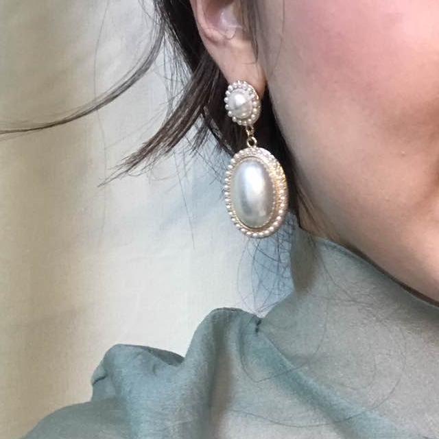 Bold pearl drop earrings Classic eye-catching thre