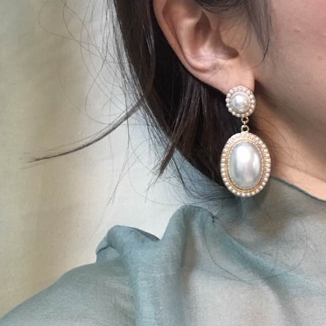Bold pearl drop earrings Classic eye-catching thre