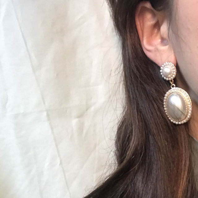 Bold pearl drop earrings Classic eye-catching thre