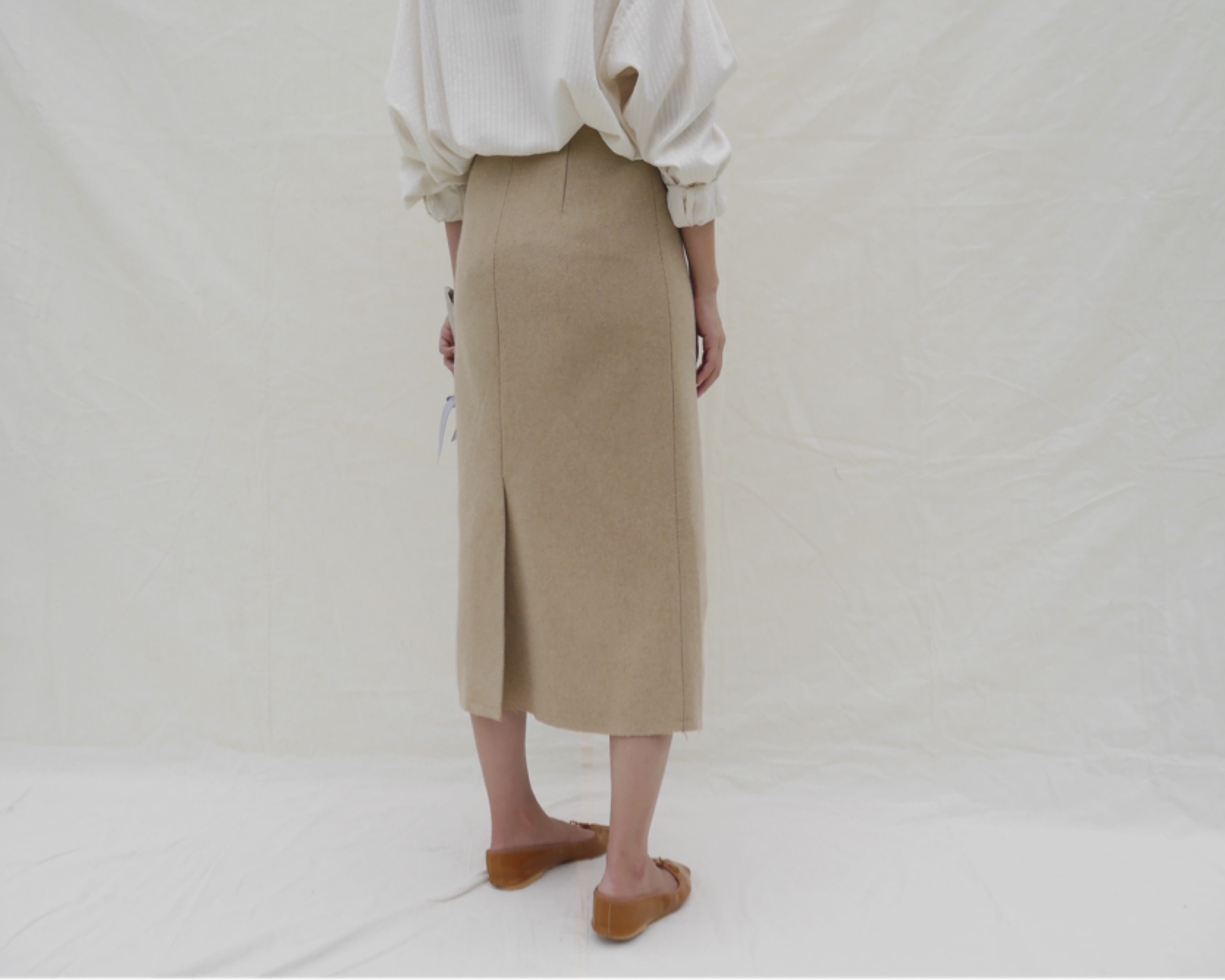 Long wool skirt's long skirt back a line