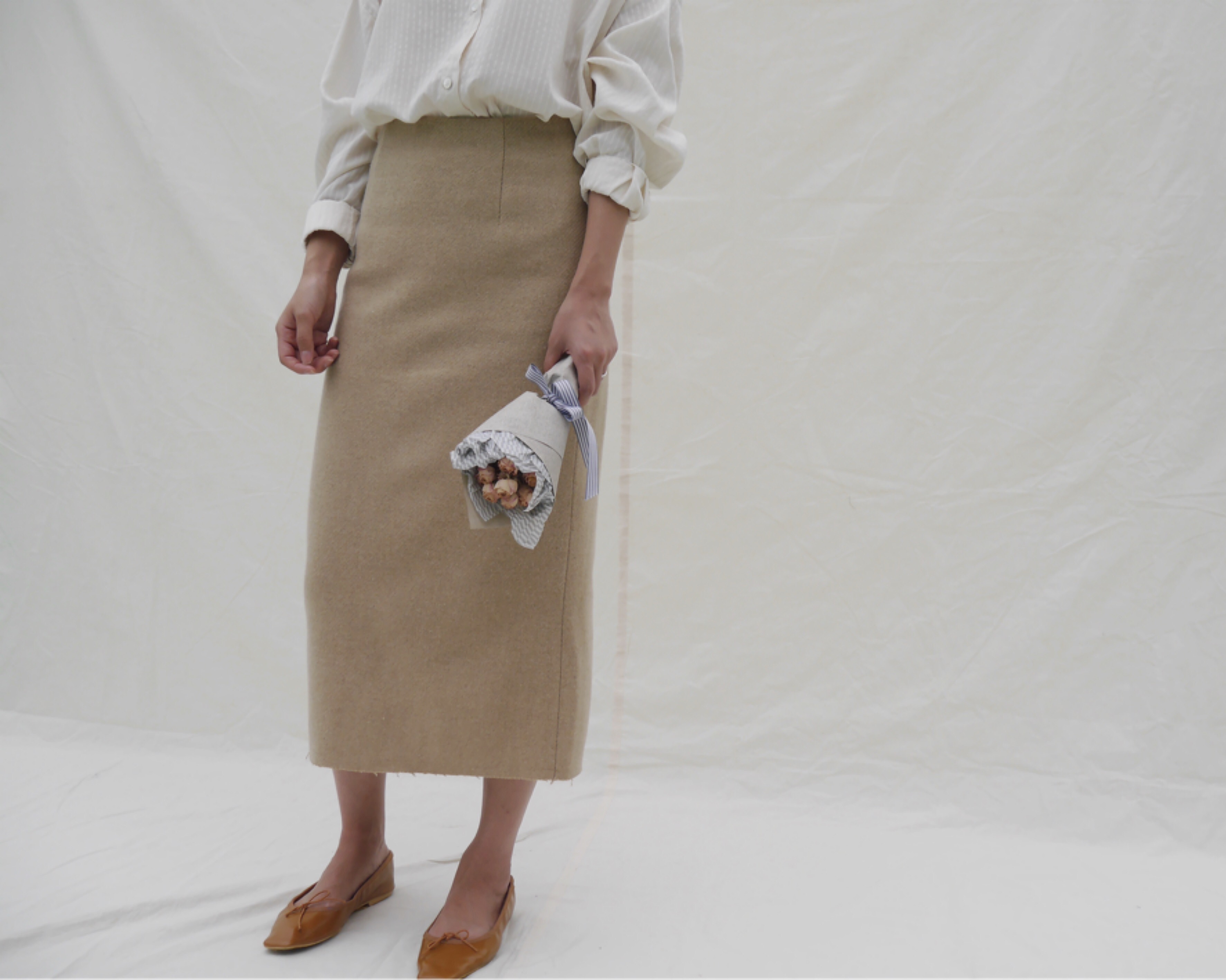 Long wool skirt's long skirt back a line