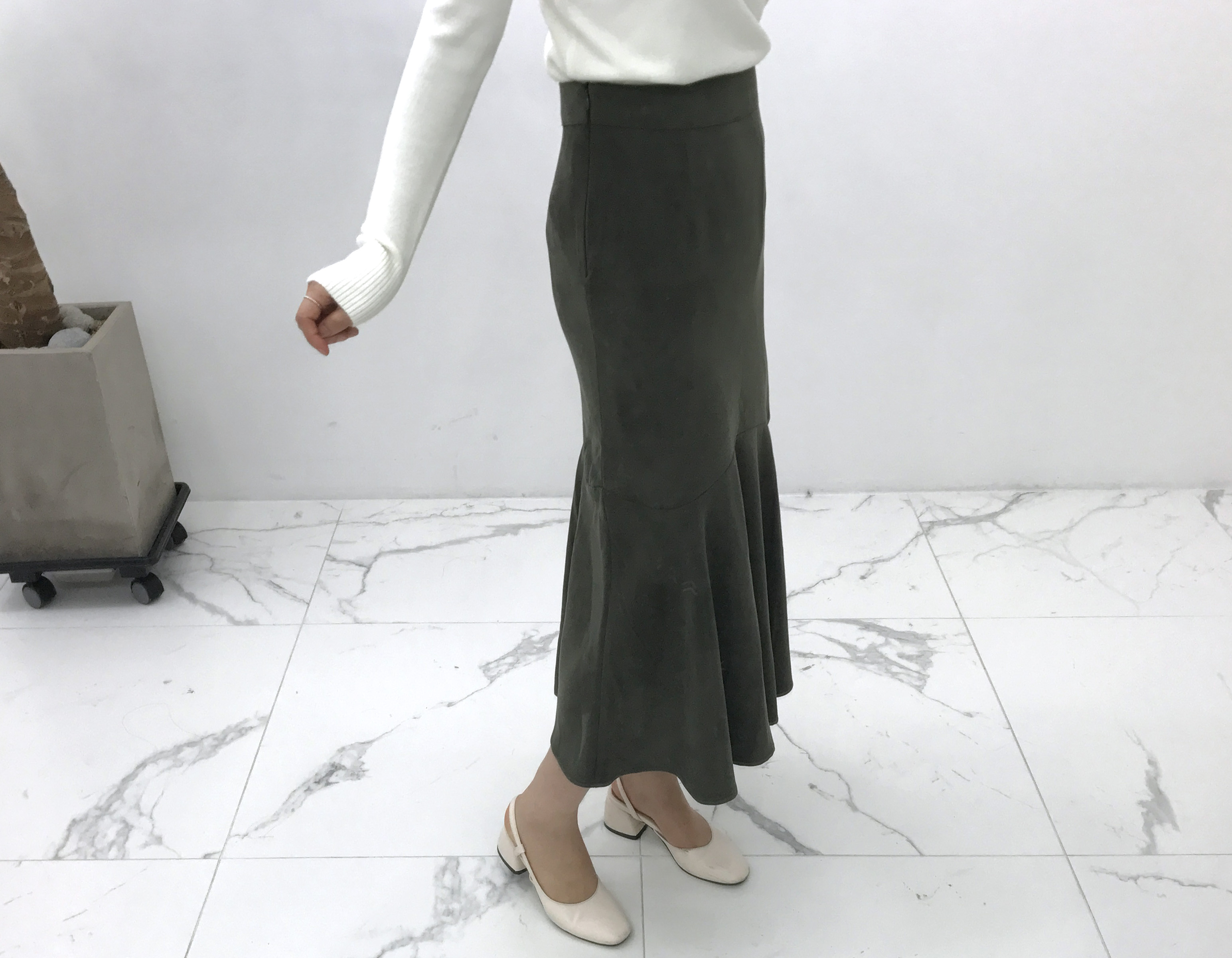 Frilly suede mommy skirt autumn winter long coordi