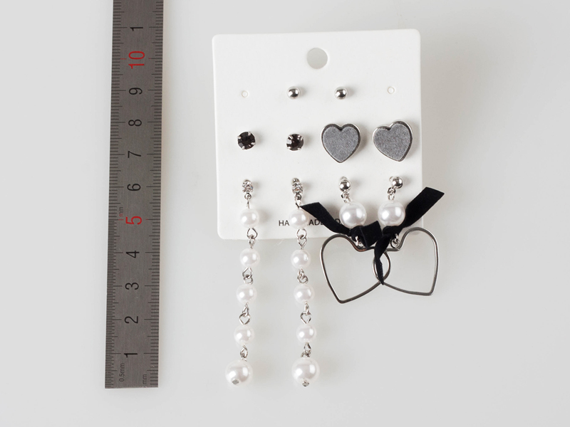 Highly utilized heart velvet drop earrings 5pc set