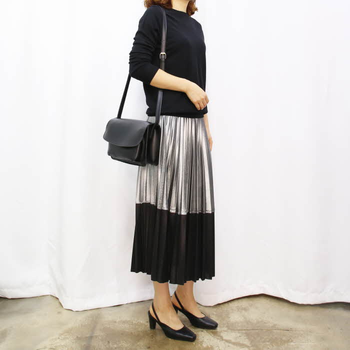 44-77 Glossy long skirt Long-sleeved gathering Fas