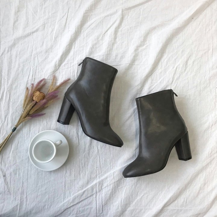 The Bible Nubian Basic Angle Boots A nice, clean, 