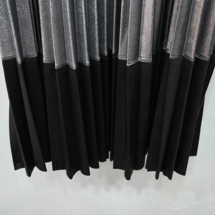 44-77 Glossy long skirt Long-sleeved gathering Fas