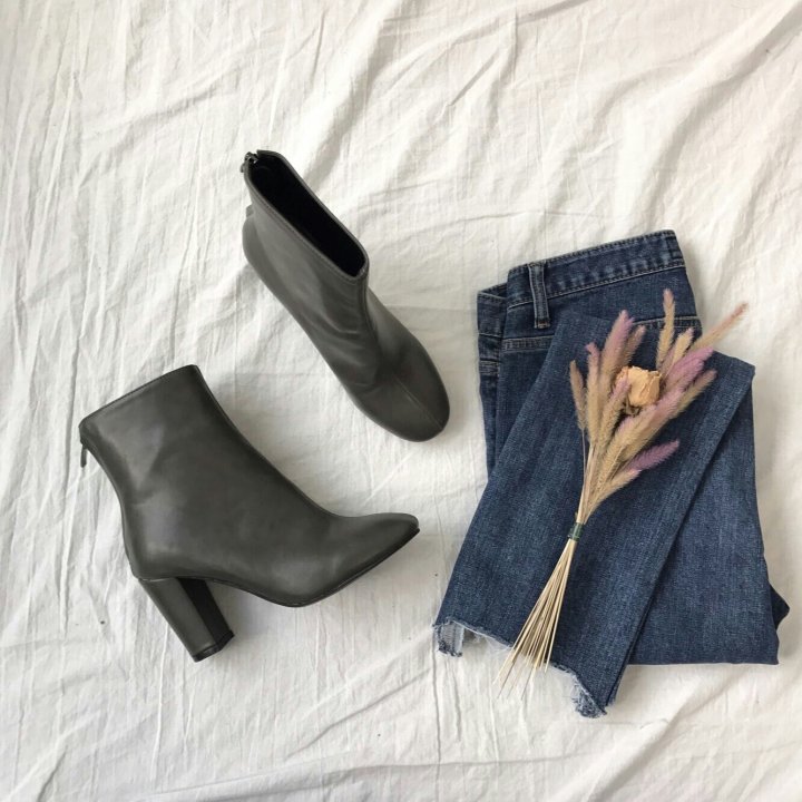 The Bible Nubian Basic Angle Boots A nice, clean, 