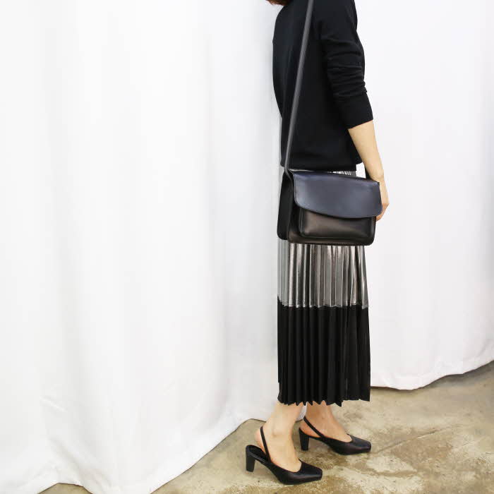 44-77 Glossy long skirt Long-sleeved gathering Fas