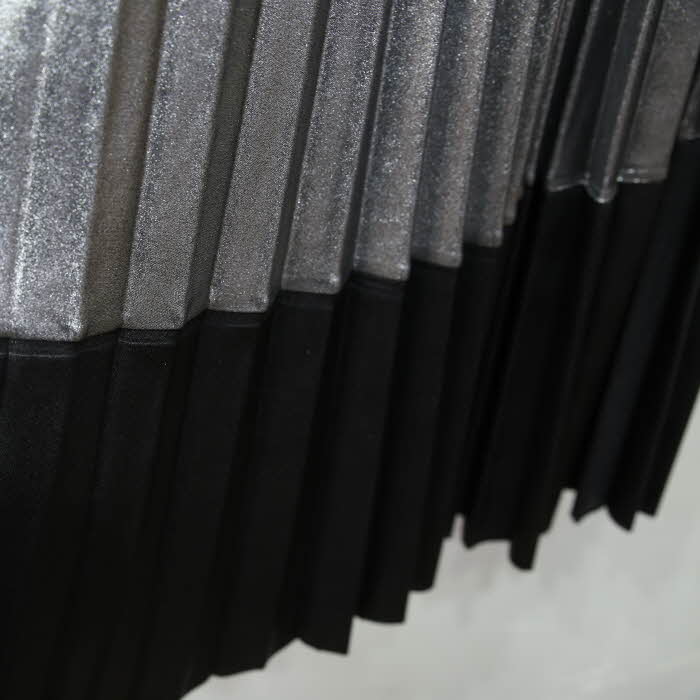 44-77 Glossy long skirt Long-sleeved gathering Fas