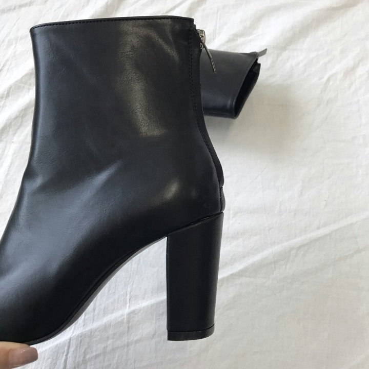 The Bible Nubian Basic Angle Boots A nice, clean, 