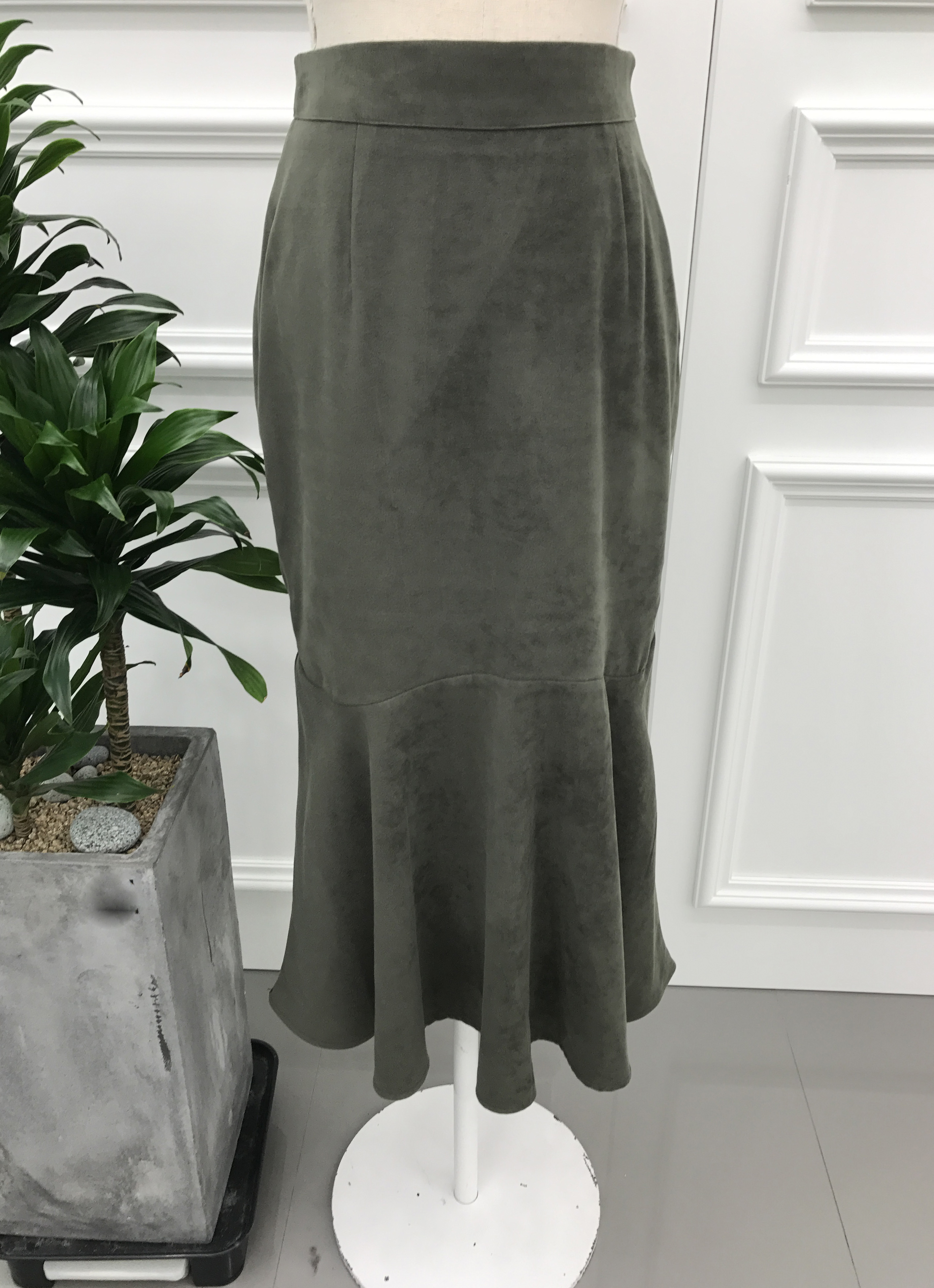 Frilly suede mommy skirt autumn winter long coordi