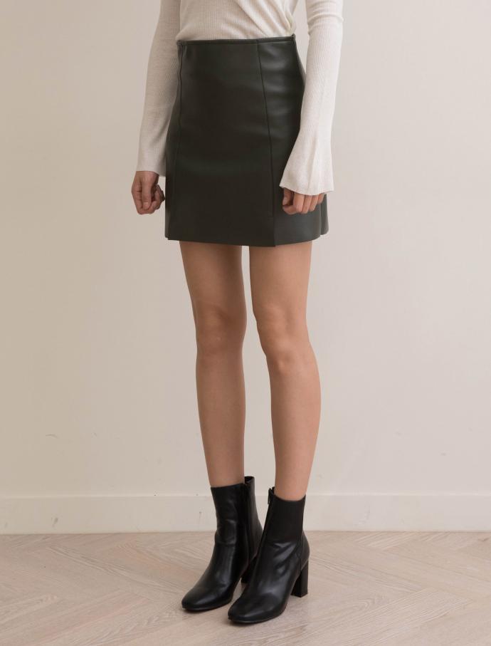 H line leather mini skirt casual look Cody girl cr