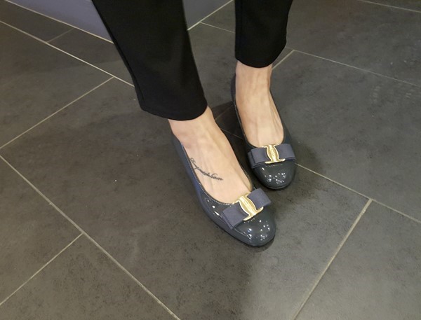 Classic Ribbon Decor Enamel Office Shoe Middle Hee