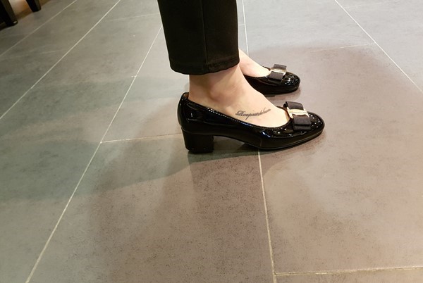 Classic Ribbon Decor Enamel Office Shoe Middle Hee