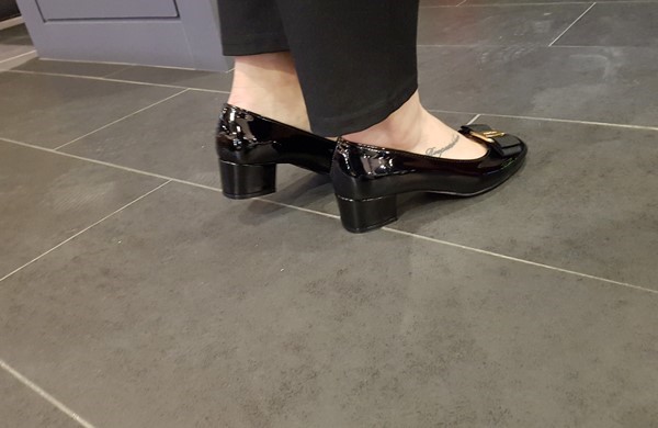 Classic Ribbon Decor Enamel Office Shoe Middle Hee