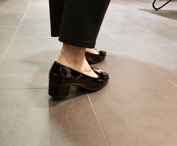 Classic Ribbon Decor Enamel Office Shoe Middle Hee