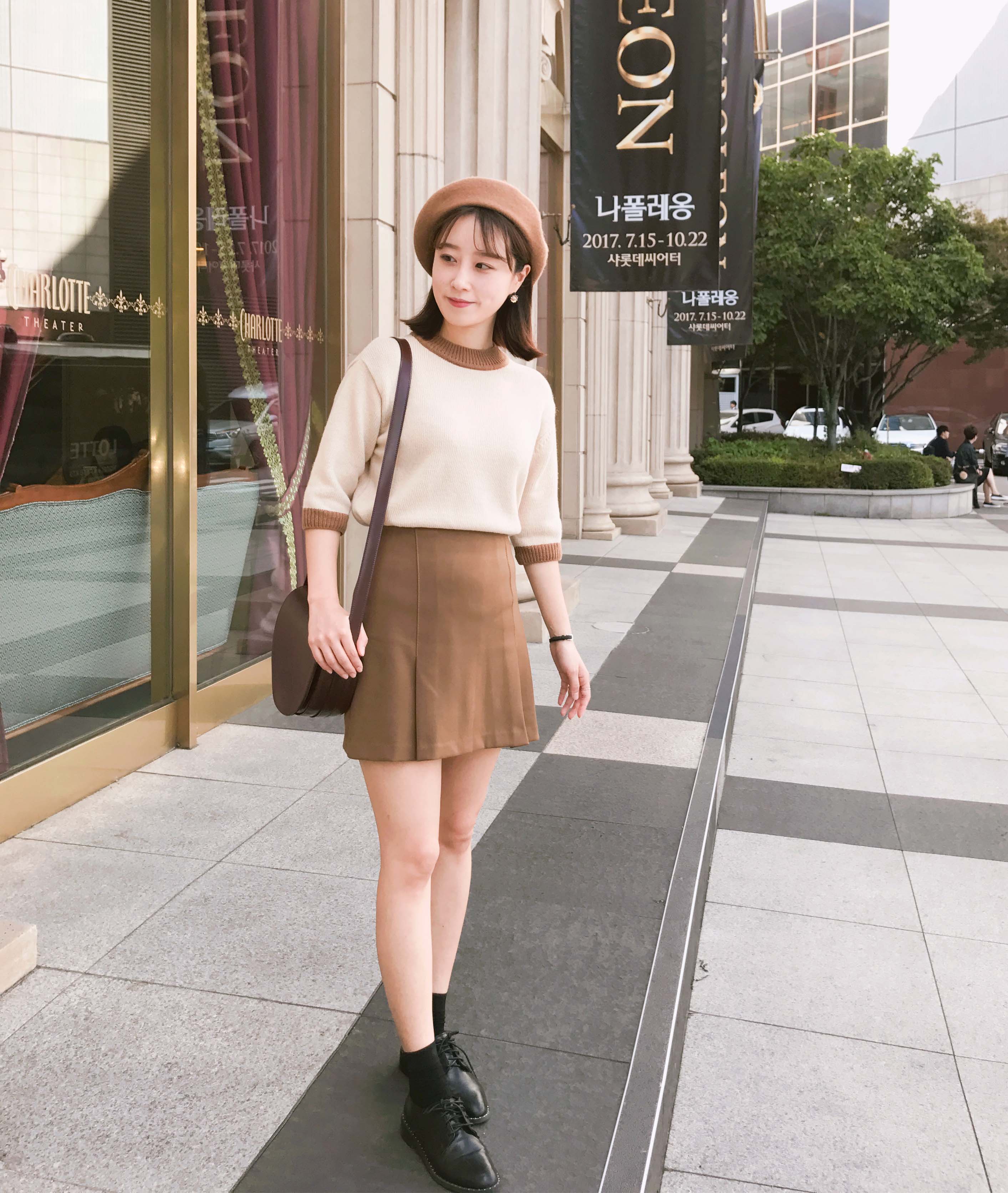 Simple wrinkle a line mini skirt Color Brown navy 