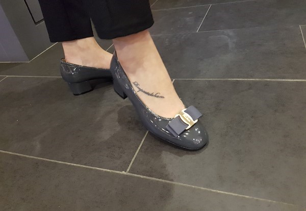 Classic Ribbon Decor Enamel Office Shoe Middle Hee