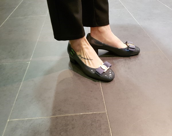 Classic Ribbon Decor Enamel Office Shoe Middle Hee