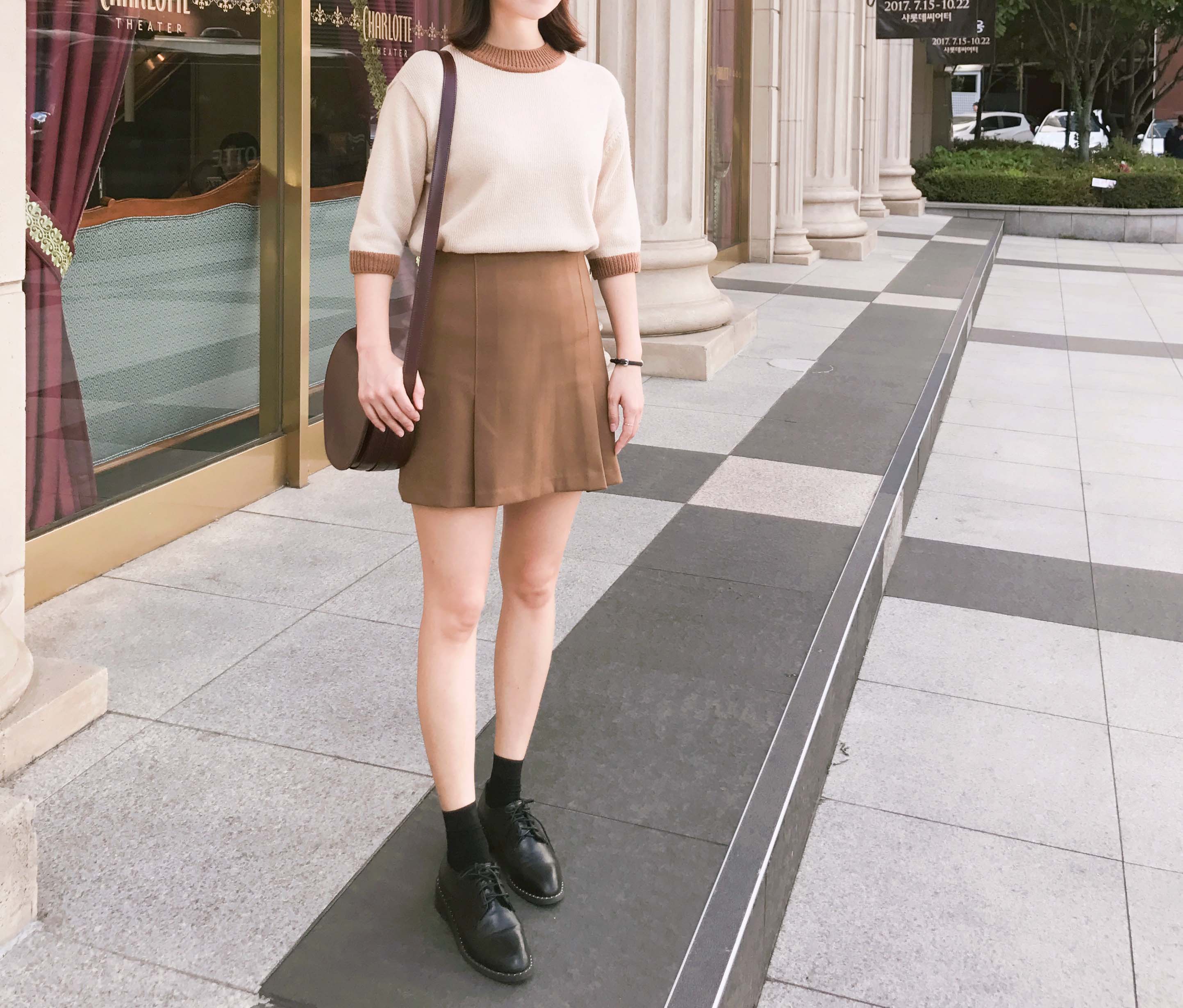 Simple wrinkle a line mini skirt Color Brown navy 