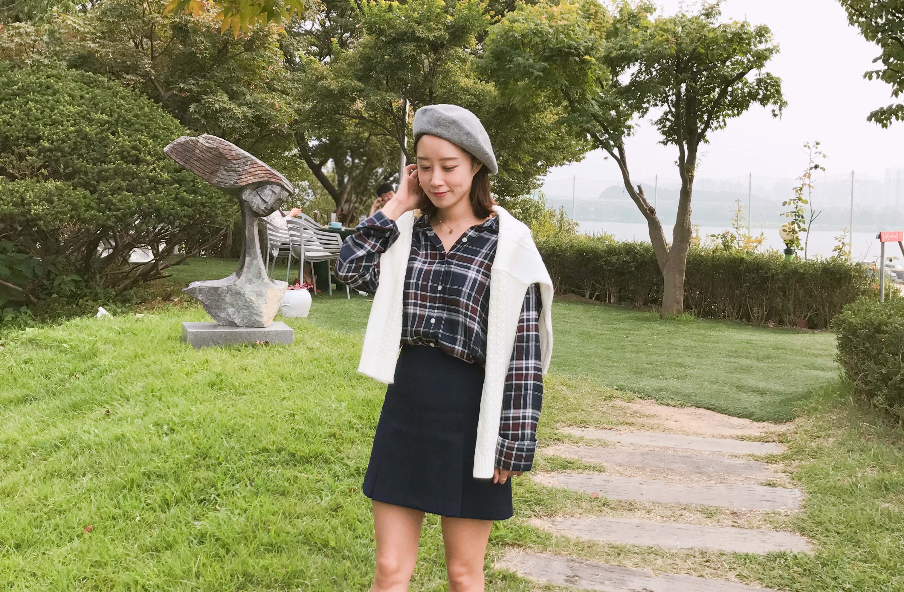 Simple wrinkle a line mini skirt Color Brown navy 